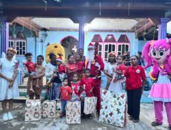 Kunjungan Santa OMK Carlo Acutis Hadirkan Kasih dan Kegembiraan Natal bagi Anak-Anak SEKAMI