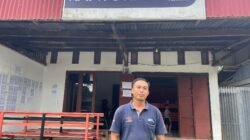 Kepala Kantor Pos Raja Ampat, Gede Sudiarta /Foto: Petrus Rabu/RajaAmpat News