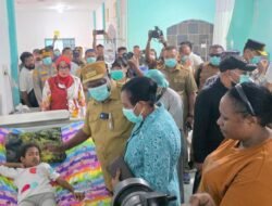 Gubernur PBD Tinjau Korban Dugaan Keracunan MBG di Raja Ampat, Operasional Dapur Dihentikan Sementara