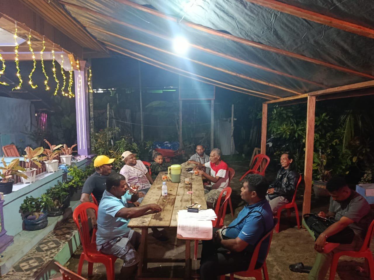 Panitia Pelaksana Perayaan Natal Keluarga Burdam Raja Ampat melaksanakan rapat persiapan/dok. Pribadi