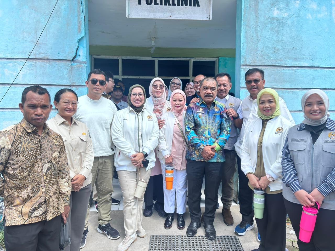 Ket: Komisi IX DPR RI melakukan kunjungan kerja ke Kabupaten Raja Ampat untuk meninjau langsung progres pembangunan Rumah Sakit Umum Daerah (RSUD) Tipe C Raja Ampat, Kamis (11/12/2025)/Foto: Agustinus Guntur/RajaAmpatNews