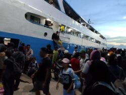 Arus Balik Natal dan Tahun Baru Padati Pelabuhan Waisai