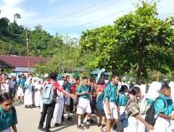 Sekolah Dipalang Lagi, Ratusan Siswa SMPN 14 Raja Ampat Terpaksa Dipulangkan