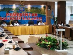 Pemkab Raja Ampat Sosialisasikan Perbup 33 dan 34 Tahun 2025, Bupati Tegaskan Perbaikan Layanan dan Keterlibatan Masyarakat Adat