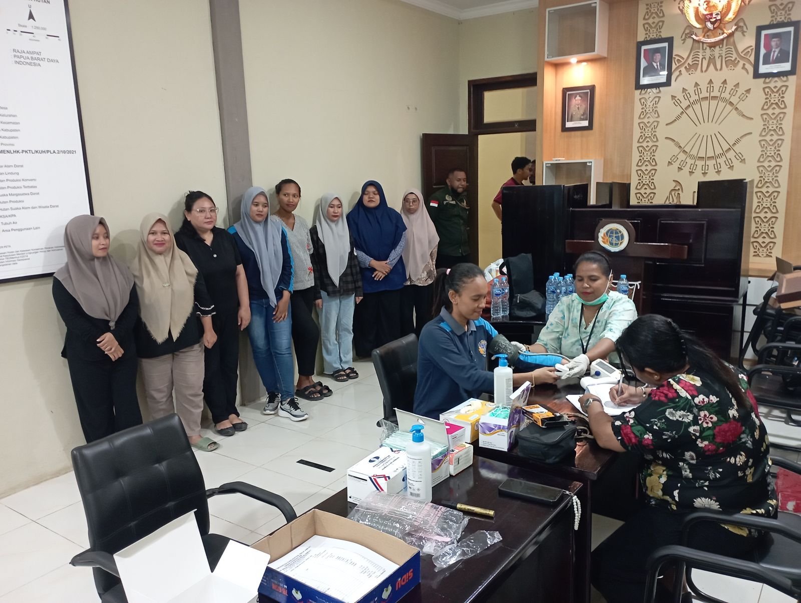 Ket: Kegiatan Medical Check Up bagi seluruh pegawai Kantor Pertahanan Raja Ampat yang bekerja sama denan bekerja sama dengan Rumah Sakit Umum Daerah Raja Ampat pada Jumat, (27/2/2026)/Foto: Dok. Kantor Pertanahan Raja Ampat