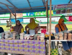 Warga Padati Taman Tahura Waisai Berburu Takjil, Pedagang Bersyukur Meski Sempat Diguyur Hujan