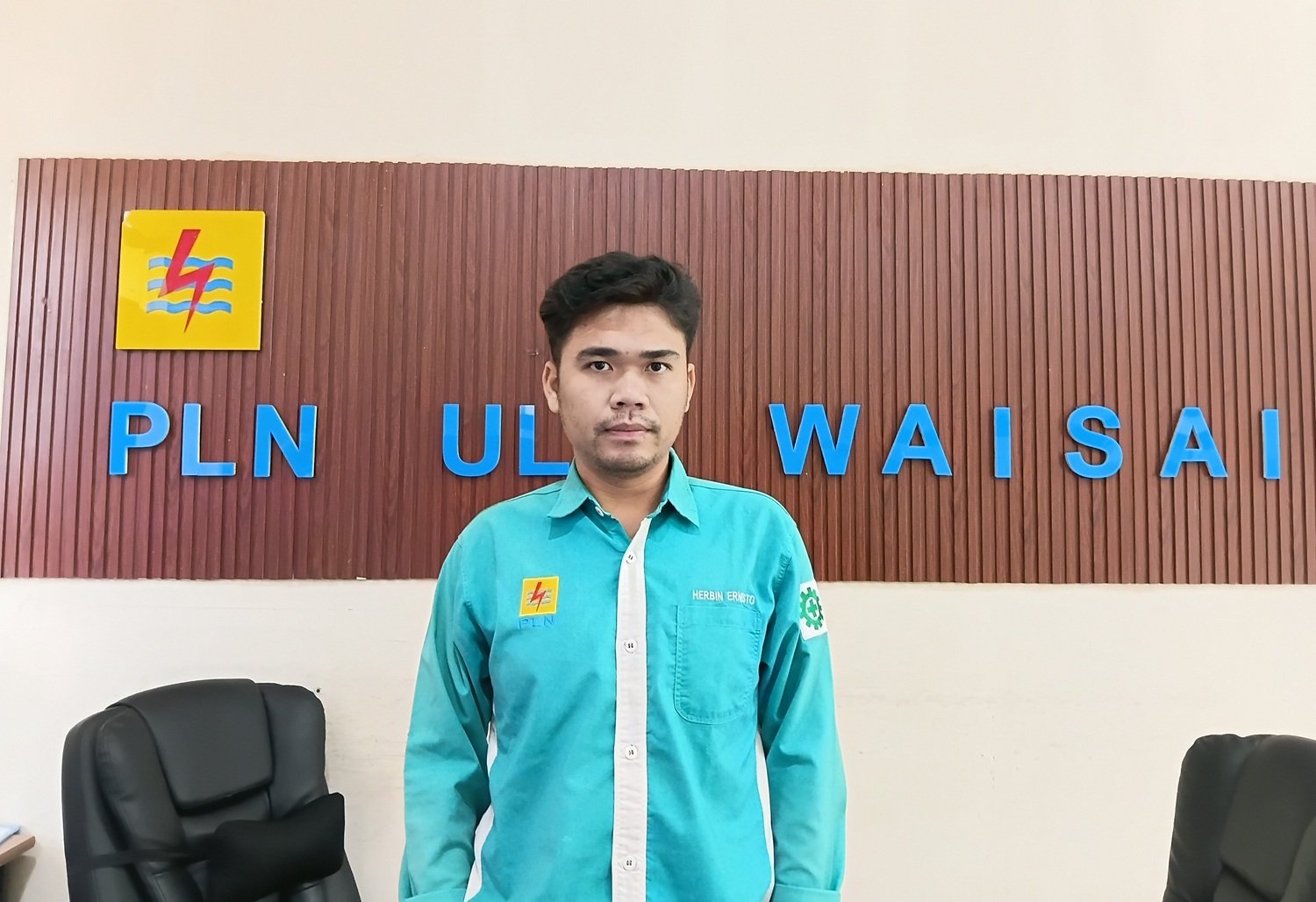 Ket: Tim Leader Pelayanan PLN ULP Waisai, Ernest Pardede/Foto: Petrrus R/RajaAmpatNews.Com