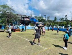 Kaum Bapak GKI Alfa Omega Waisai Meriahkan Paskah Lewat Voli Gembira Berkostum Unik