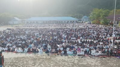 Sholat Idulfitri 1447 H di Waisai Berlangsung Khidmat, Ribuan Jemaah Padati Pelaksanaan Sholat di halaman Kantor Bupati Raja Ampat