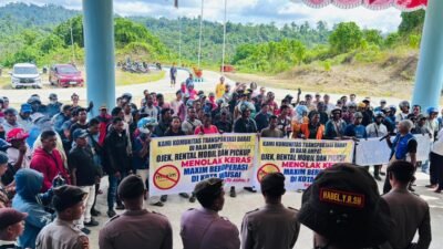 Ratusan Pengemudi Lokal Geruduk DPRK Raja Ampat, Tolak Operasional Maxim di Waisai