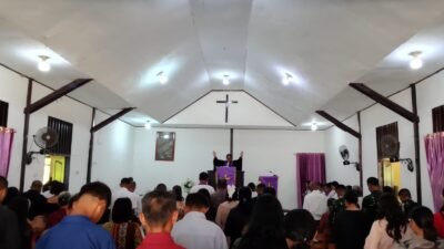 Ratusan Jemaat GKI Tasik Tiberias Siwindores Waisai Ikuti Ibadah Jumat Agung 2026 dengan Khidmat