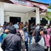 Ratusan CPNS Raja Ampat Datangi BKPSDM, Tuntut Kepastian SK: “Sudah Hampir Setahun, Kami Hanya Diberi Janji”