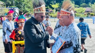 Harapan dari Ujung Negeri: Momen Haru Hardiknas 2026 di Raja Ampat, Guru 3T Dapat Penghargaan dan Santunan