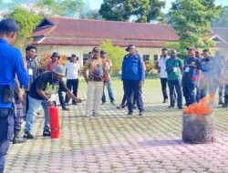 Pemadaman Api hingga Penanganan Ular, Dinas Kebakaran, Penyelamatan dan&nbsp;Satpol PP PBD Gelar Pelatihan di Waisai
