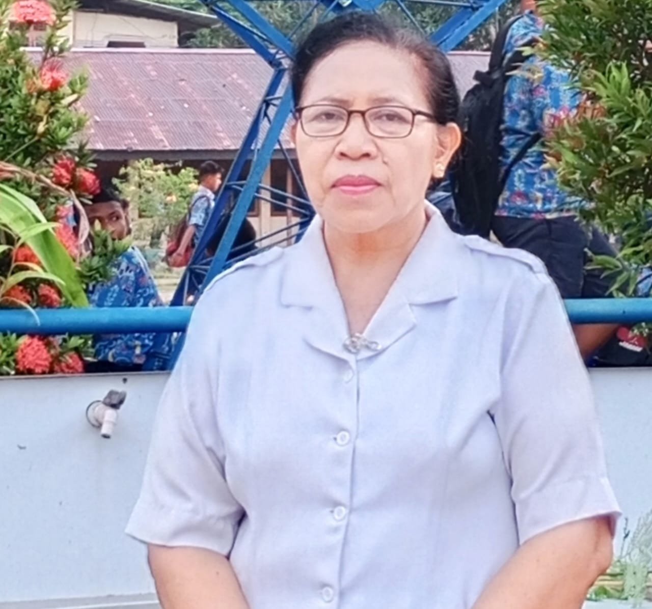Ket: Ibu Regina Remia, S.Pd.
