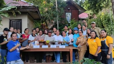 Mahasiswa KKN UGM Latih Ibu-Ibu Gereja Katolik Waisai Olah Ikan Jadi Nugget dan Otak-Otak Bernilai Ekonomi