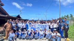 Tanamkan Kepedulian Lingkungan Sejak Dini, SMKN 2 Raja Ampat Ajak Siswa Baru Bersihkan Pasar Snon Bukor