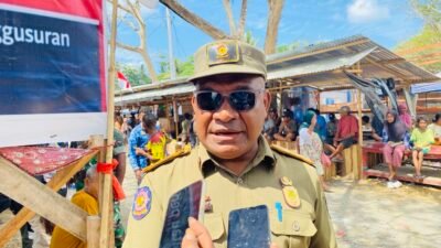 Tak Gubris Peringatan, Satpol PP dan Disperindag Tertibkan Pedagang Pasar Lama ke Snonbukor
