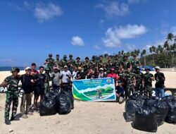 Aksi Nyata Peduli Lingkungan, OMK Santo Carlo Acutis Raja Ampat, Kumpulkan 40 Kantong Sampah di Pantai WTC