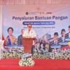 Anggota Komisi IV DPR RI, Robert Kardinal Turun Langsung Awasi Penyaluran Bantuan Pangan di Raja Ampat