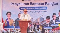 Anggota Komisi IV DPR RI, Robert Kardinal Turun Langsung Awasi Penyaluran Bantuan Pangan di Raja Ampat