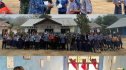 Bupati Raja Ampat Bagikan Ribuan Masker, Warga Diminta Waspadai Kabut Asap