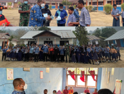 Bupati Raja Ampat Bagikan Ribuan Masker, Warga Diminta Waspadai Kabut Asap
