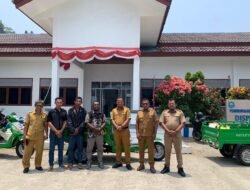 Pemda Raja Ampat Serahkan Empat Kendaraan Roda Tiga untuk Dukung IKM Batu Merah