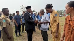 Bupati Raja Ampat Serahkan Bantuan Tiga Unit Rumah bagi Korban Angin Puting Beliung di Wailen